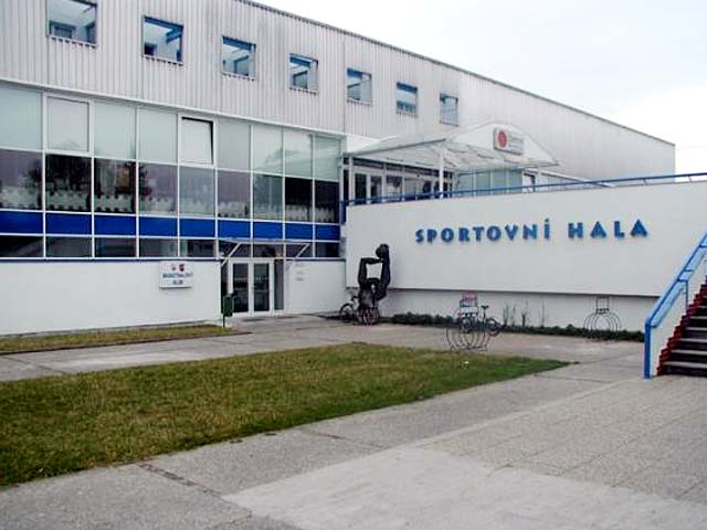 Sportovní hala Nového Jíčína.jpg